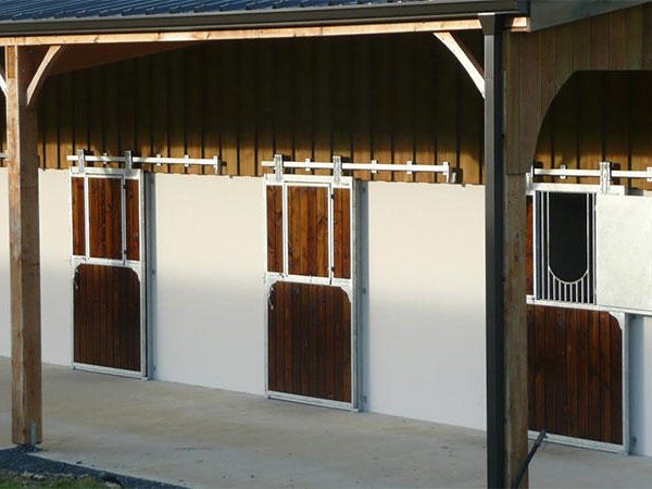 Porte coulissante haut barreaudée, bas remplissage bois, composite ou bambou