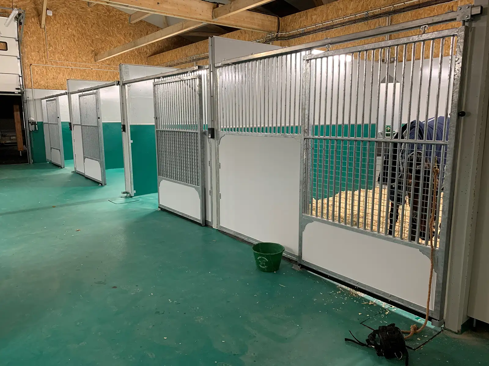 Porte remplissage panneau blanc isolé