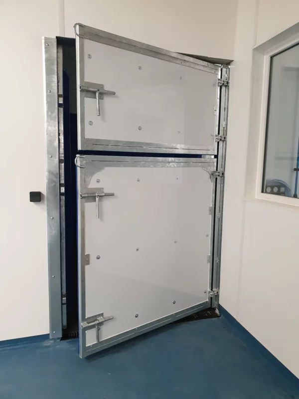 Porte remplissage panneau blanc isolé – Image 2